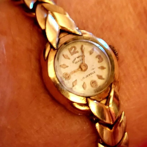 Row Watch vintage women's gold watch like new
