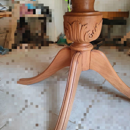 Rotonda table used for dining or decoration