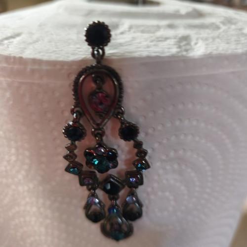 Earrings like new with perfect design, silver color