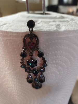 Earrings like new with perfect design, silver color
