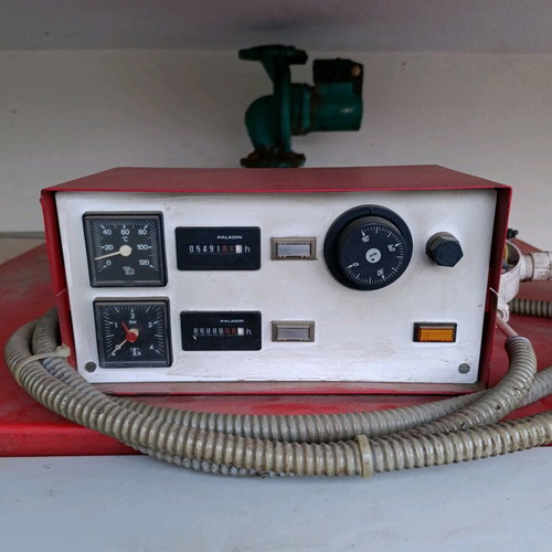 Cast iron oil boiler used with Riello burner