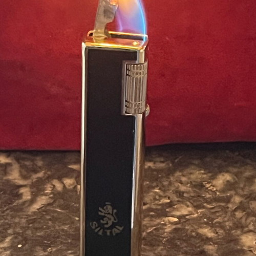 Vintage 1970s Kingstar- Venus gas lighter used