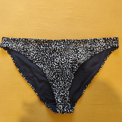 Black and white bikini XL used, comfortable and flattering fit