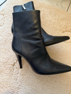 Steve Madden leather ankle boots like new, black