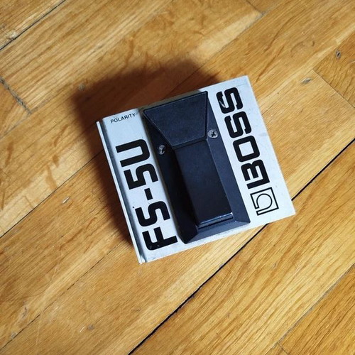 Boss FS-5U pedal used with minor discolorations