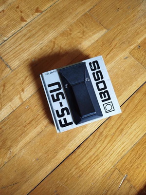 Boss FS-5U pedal used with minor discolorations