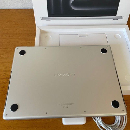 MacBook Pro M5 with 24GB RAM and 1TB SSD, new