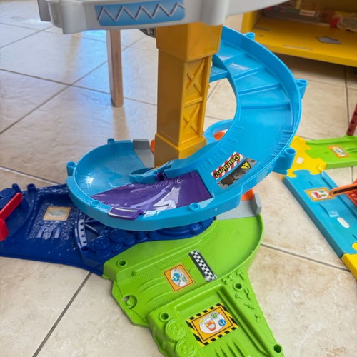 VTech large 2-in-1 tower with toy car like new
