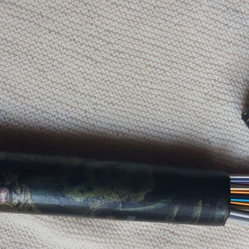 Cylindrical box with 13 pairs of used aluminum knitting needles