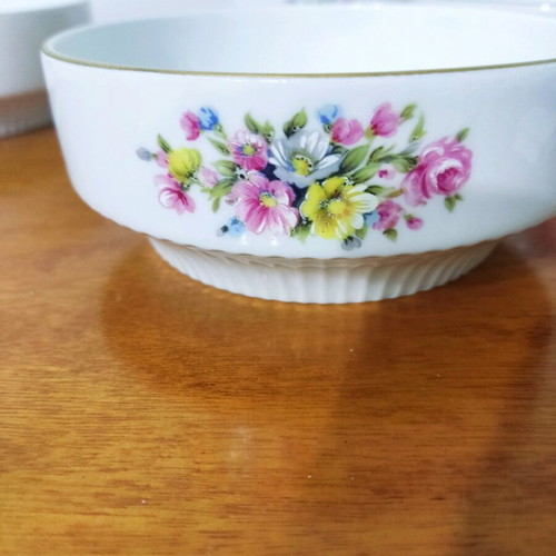 Kaiser 4 porcelain bowls like new, Romantica design