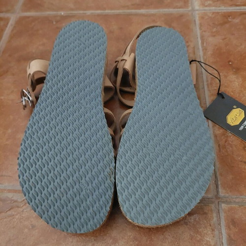 Esiot beige sandals size 37 like new