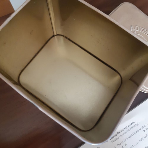 Vintage Papagalos tin like new, metal
