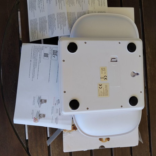 Electronic scale with removable concave tray and LCD display, new