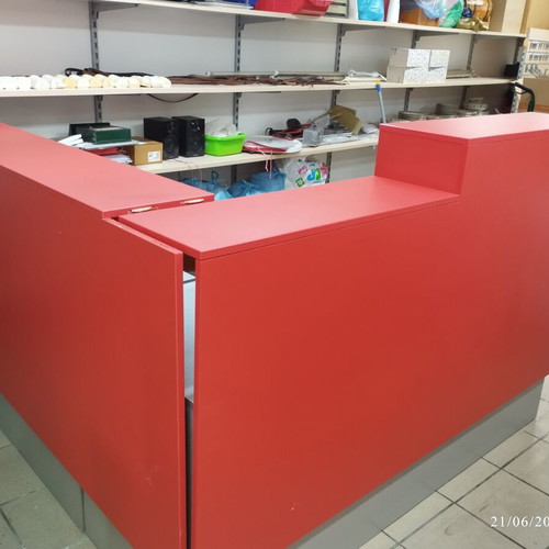 Reception desk red like new, dimensions 180x180x110 cm