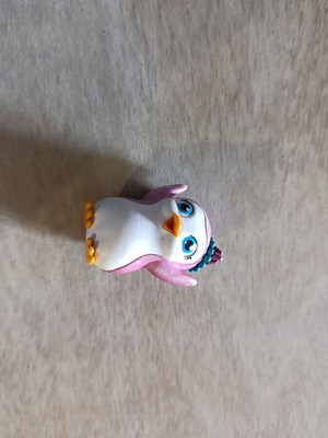 Magiki Penguin figure used, color changing with temperature