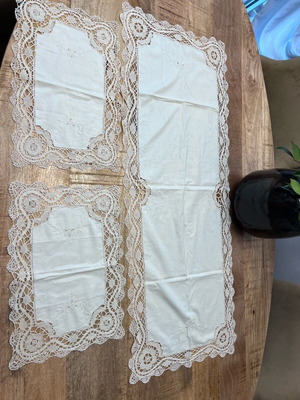 Handmade vintage set of table runner and 2 doilies like new