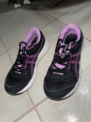 Asics αθλητικό γυναικείο παπούτσι μεταχειρισμένο, μαύρο και μωβ, νούμερο 36