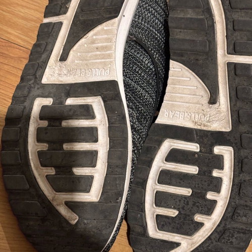 Men's athletic shoes used, gray with black laces, size 45