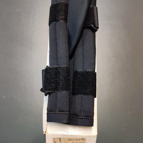Knee brace with velcro and stays size M new