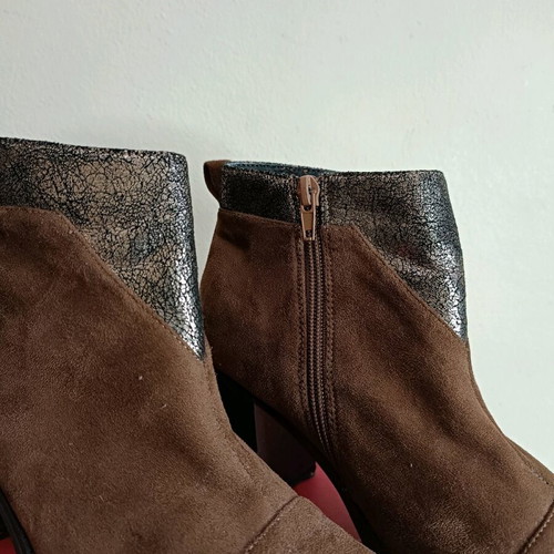 Vanessa Wu brown suede ankle boots used with bronze detail