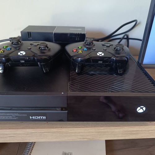 Xbox One 1TB console with 2 controllers like new