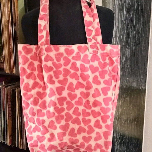 Comma fabric handbag used with red hearts