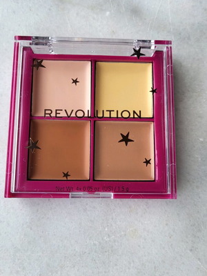 Revolution Cream contour and concealer palette new, sealed with 2 blending puffs