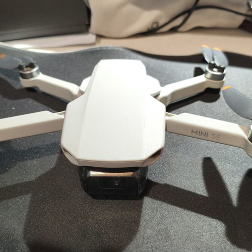 DJI Mini SE drone like new with 2.7K camera and USB Type-C