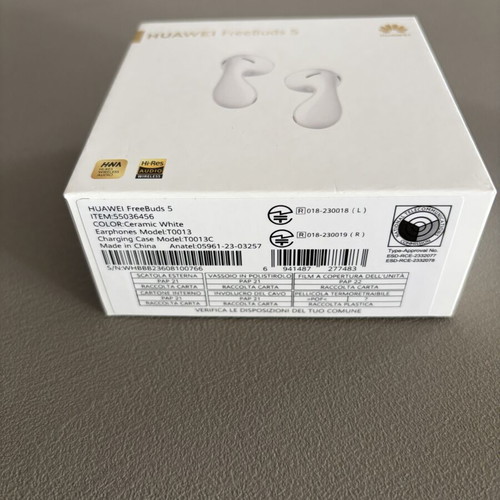 Huawei FreeBuds 5 headphones like new, wireless charging case