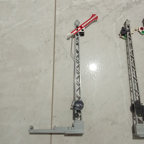 LGB 50300 G Scale Railway Signals, 3 pieces (1 functional + 2 for parts)