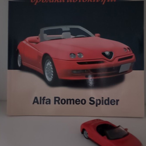 Alfa Romeo Spider collectible model and booklet like new