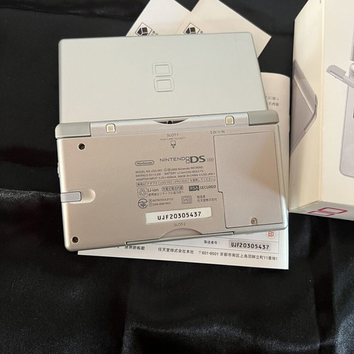 Nintendo DS Lite Silver like new with box and accessories