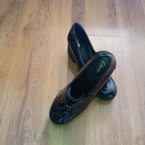 Clarks patent leather heeled shoes new, size 37.5