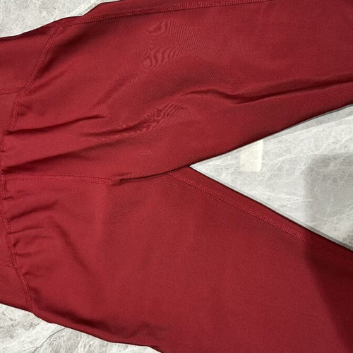 Burgundy fitness set with shaping leggings and lifting top