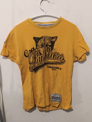 Gsa cotton yellow t-shirt with Panther print L like new