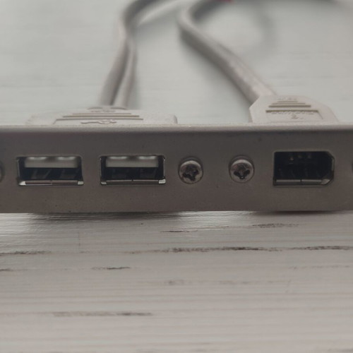 Bracket with 3 ports used, 2x USB 2.0 and 1x Firewire