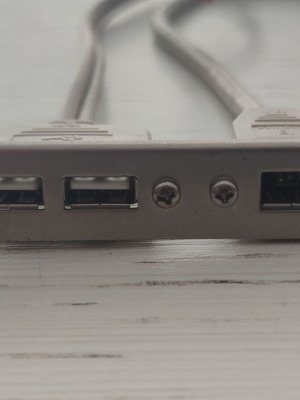 Bracket with 3 ports used, 2x USB 2.0 and 1x Firewire