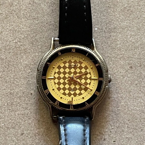 Seiko Quartz wristwatch vintage used, unknown functionality