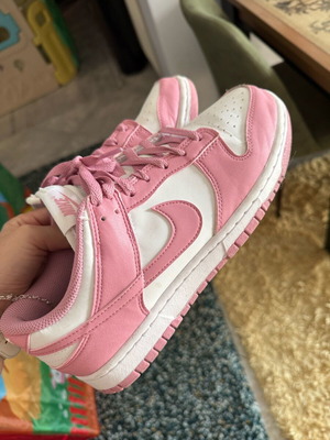 Nike Low Dunk pink like new, size 42, athletic shoes