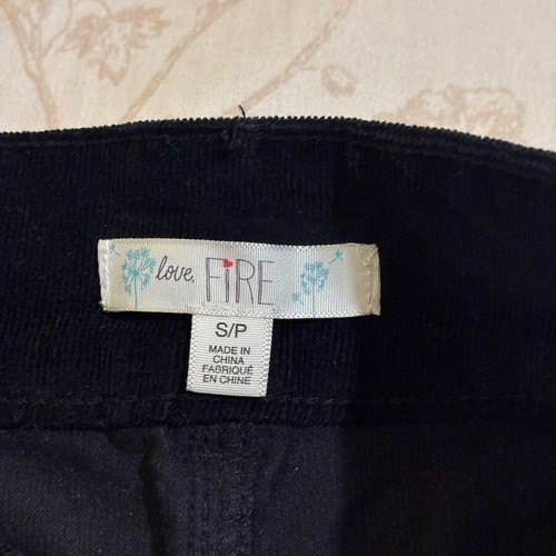 Black corduroy skirt like new with pockets, size S