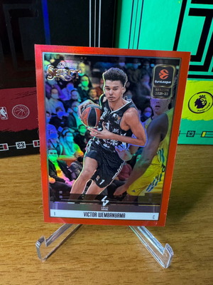 Panini Select κάρτα του Victor Wembanyama στην Ευρωλίγκα σε κόκκινο /99