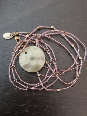 Φο μπιζού καινούργιο με ροζ χάντρες και χρυσές λεπτομέρειες