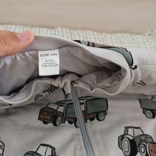 Sleeping bag used for 4-5 years old, slim fit