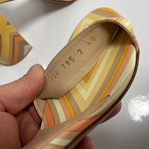 Valentino Garavani leather sandals like new, size 40, colorful