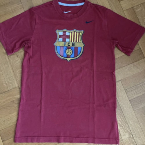 Barcelona Nike short-sleeve shirt size 12-13 years old like new, red