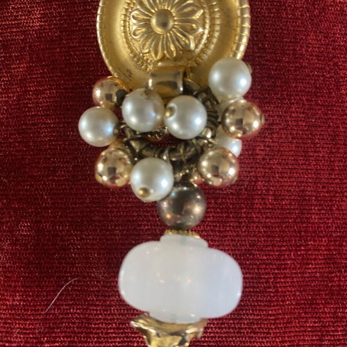 Vintage dangling earrings like new, gold tone with pearls