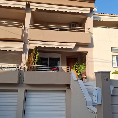 Μεζονέτα 3 επιπέδων στα Γλυκά Νερά Φούρεσι, 155 τ.μ., με γκαράζ και βεράντα