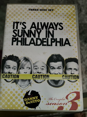 Its Always Sunny In Philadelphia Season 3 Boxset like new with English subtitles