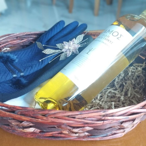 Festive Gift Set Samos Vin Doux and Navy Blue Gloves New