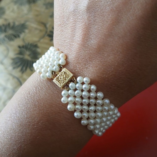 Bracelet with natural pearls and 14k gold clasp, like new, 19 cm
